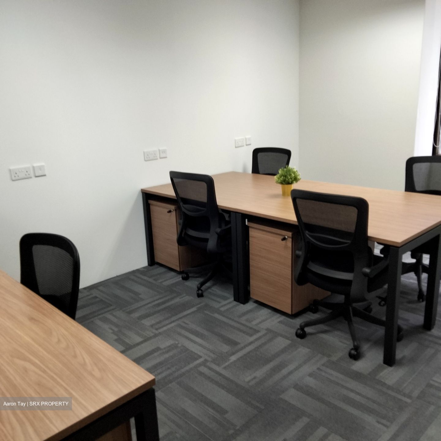 Gb Building (D1), Office #619116171